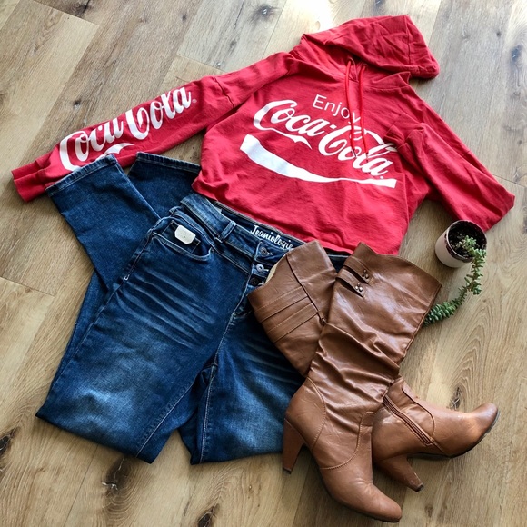 Cropped Classic Coca~Cola Hoodie NWOT - Picture 4 of 14